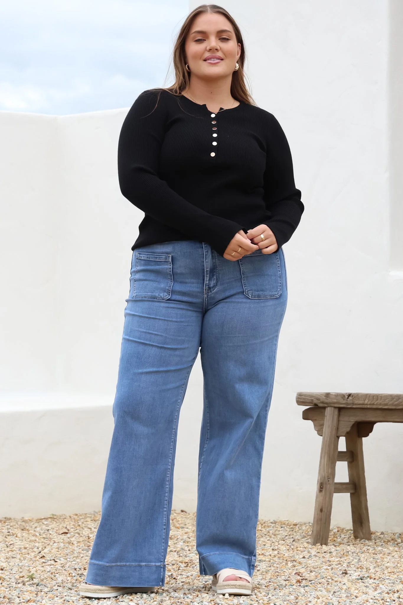 Cindy Wide Leg Jean in Mid Denim Wash - Image 7