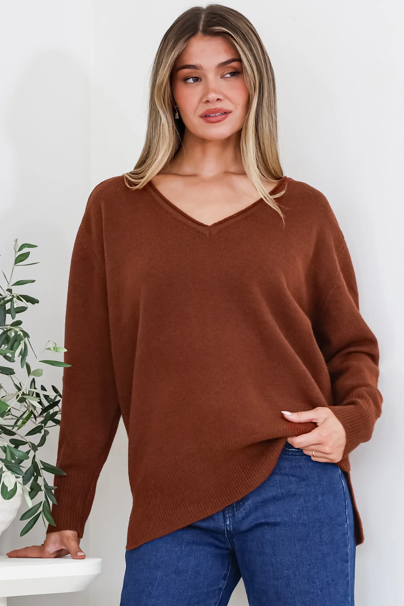Clarke Jumper - V-Neck Batwing Sleeve Ribbed Step Hemline Knit in Rust - Image 3