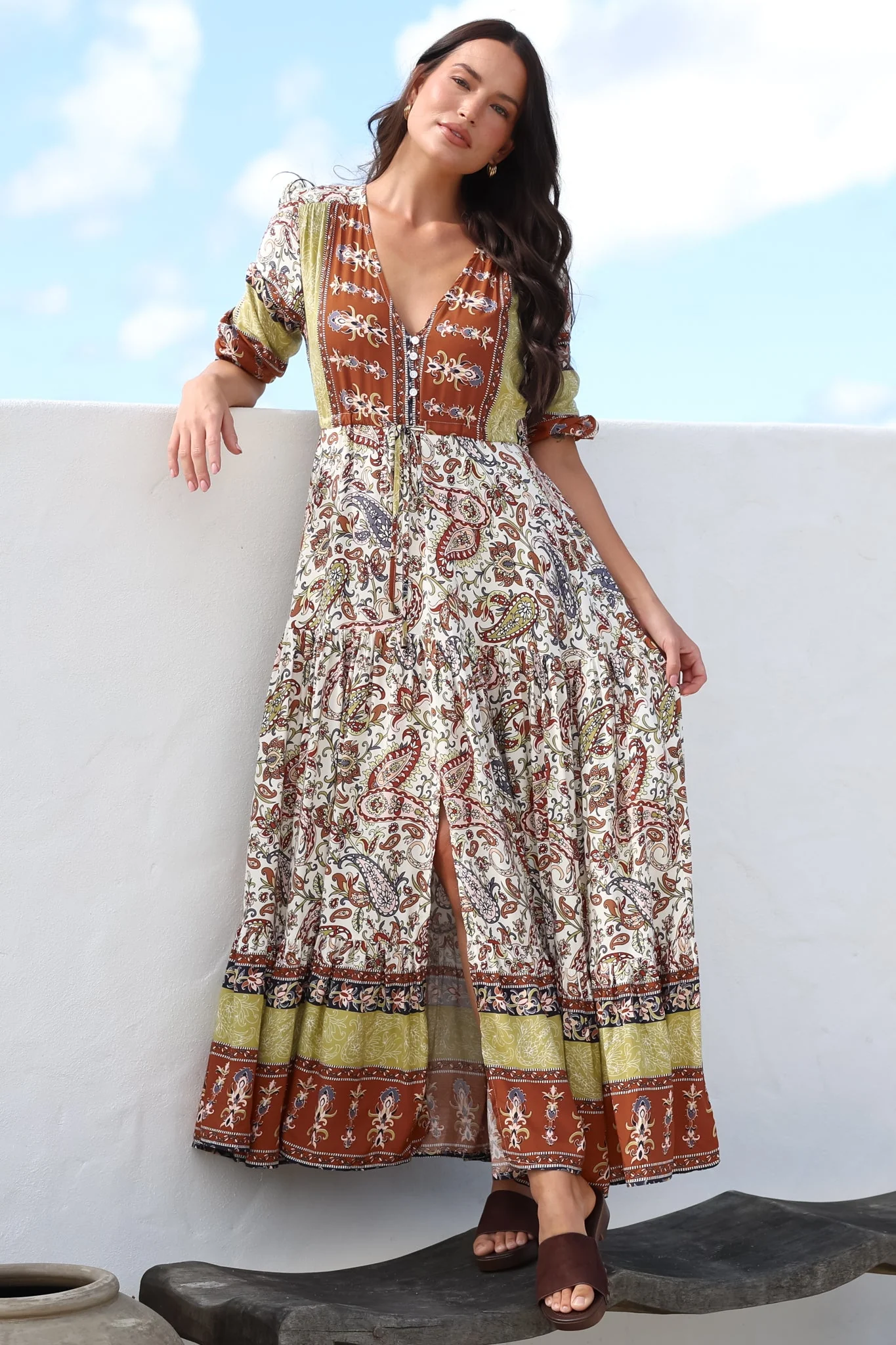 JAASE - Ebony Maxi Dress: V Neck Pull Tie Waist Dress with Front Split in Oakie Print - Image 5