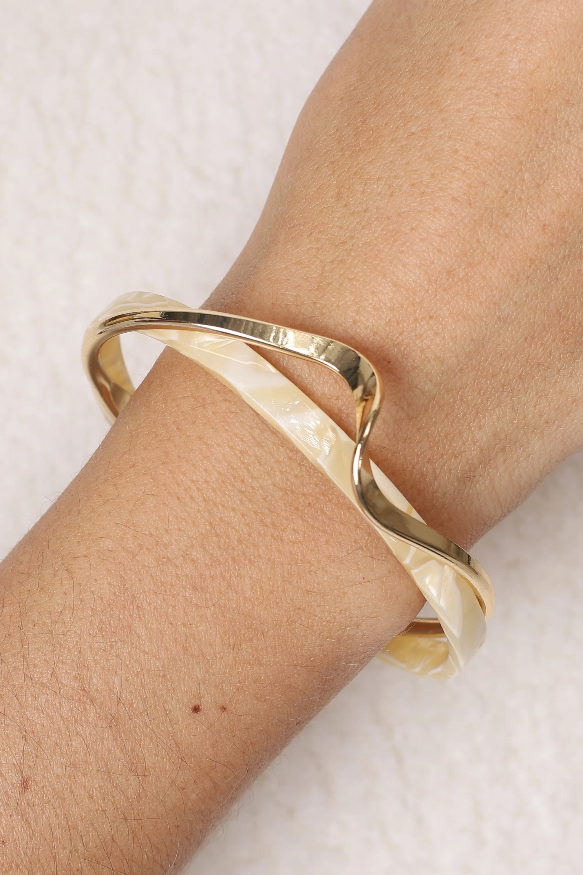 Emil Resin Layered Cuff Bracelet - Gold - Image 3