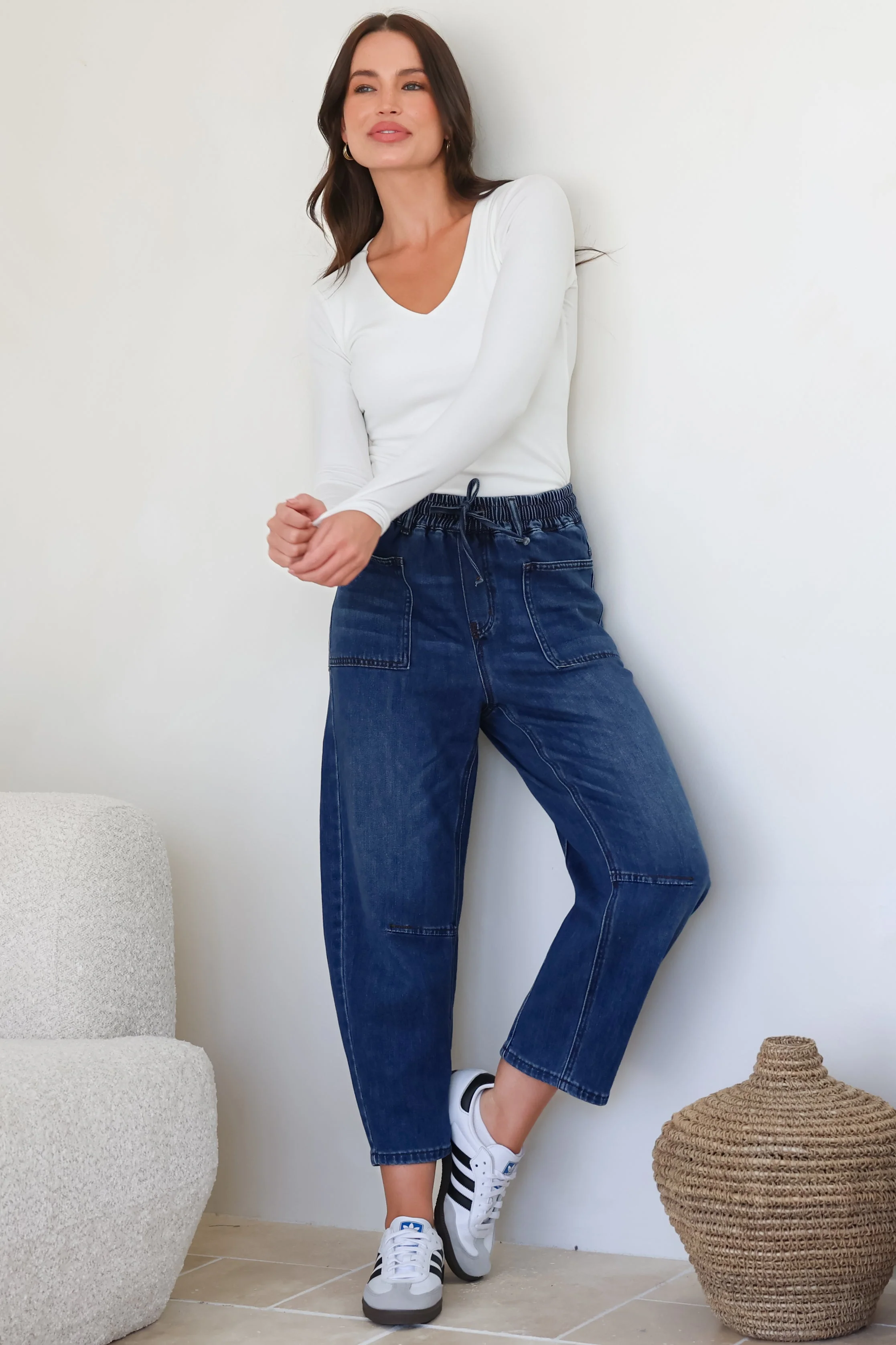 Lowen Barrel Jeans - Elasticated Waist Patch Pocket & Knee Detail Jeans in Dark Denim - Image 3