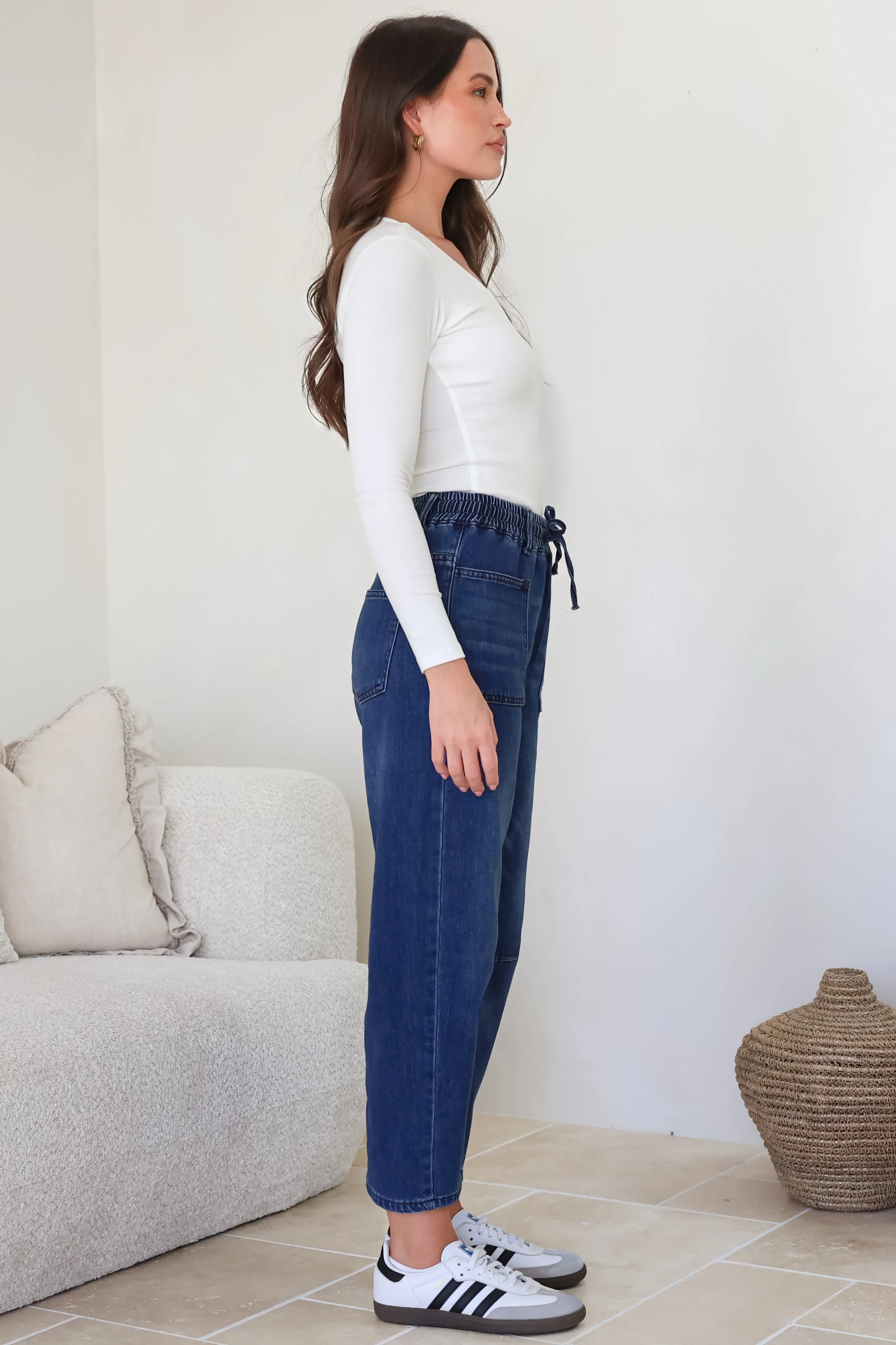 Lowen Barrel Jeans - Elasticated Waist Patch Pocket & Knee Detail Jeans in Dark Denim - Image 5