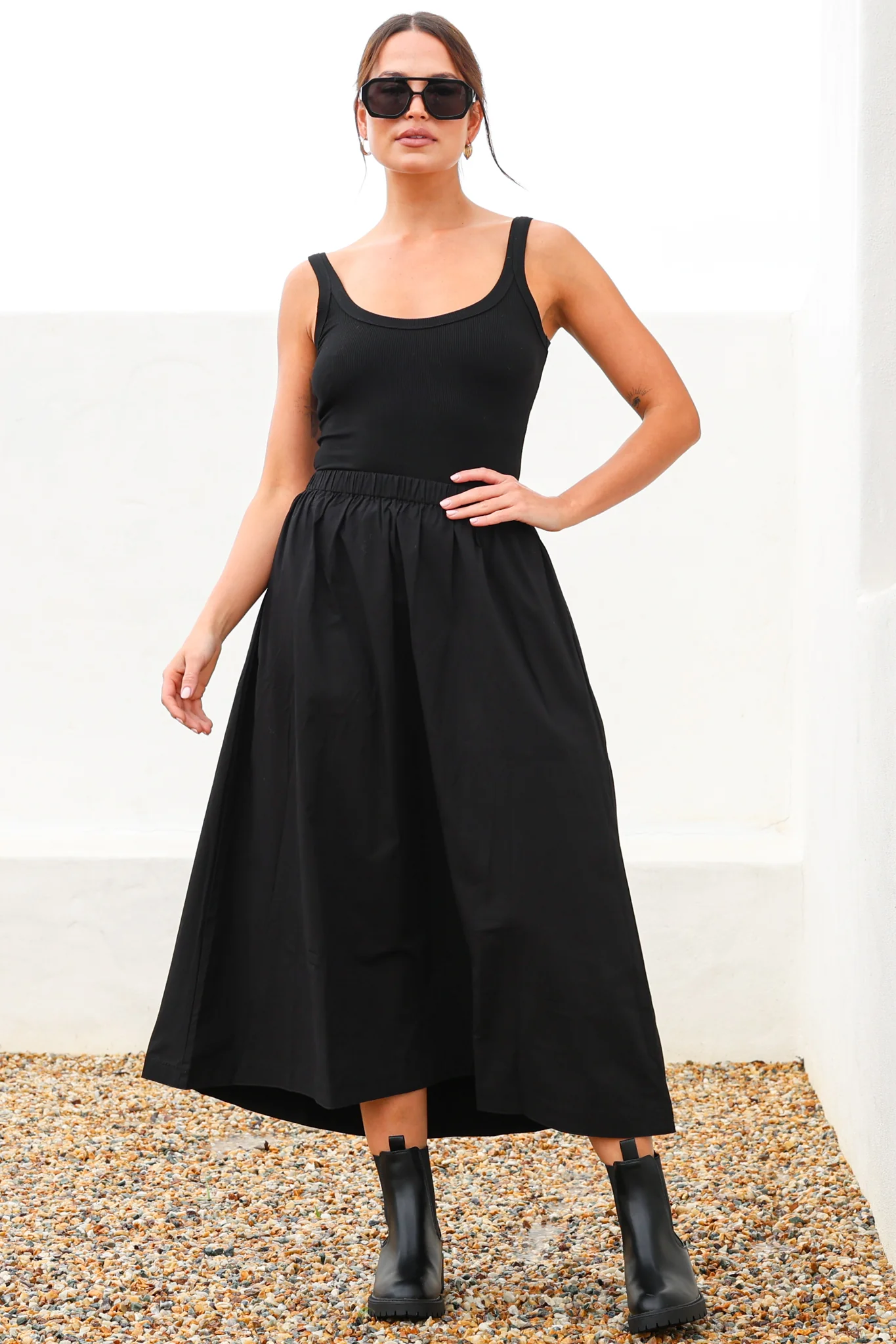 Renny Midi Skirt - High Waisted High-Low Cotton Skirt with Elasticated Waistband in Black - Image 2