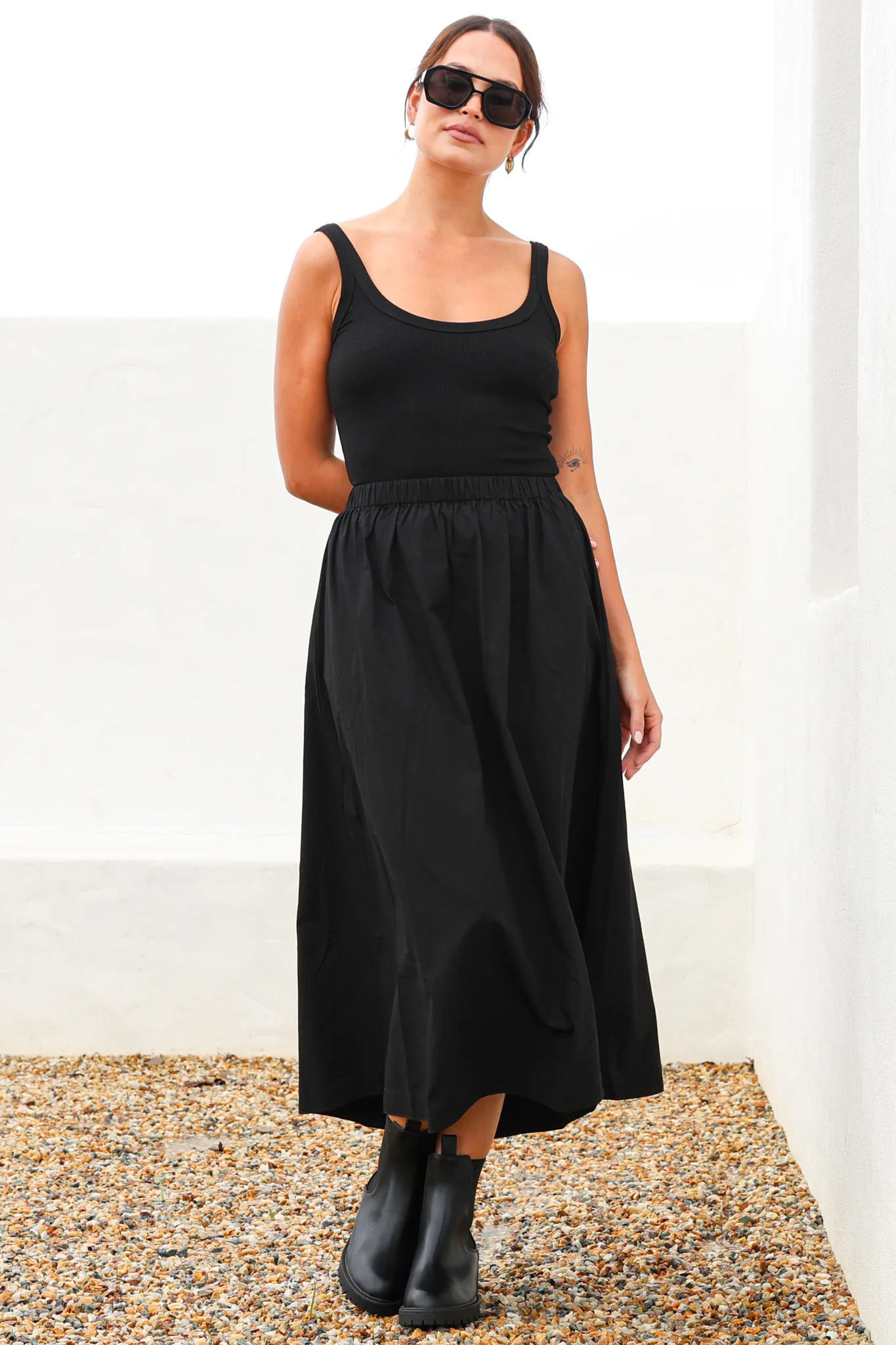 Renny Midi Skirt - High Waisted High-Low Cotton Skirt with Elasticated Waistband in Black - Image 3