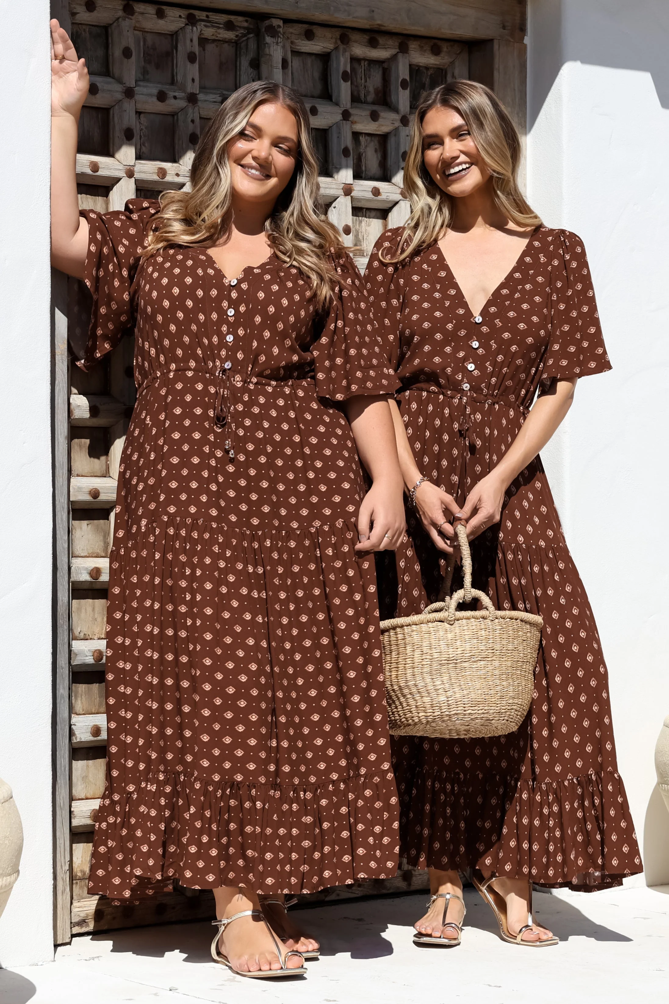 Tassia Maxi Dress - Buttoned Bodice Pull Tie Waist Dress in Kendy Print - Image 12