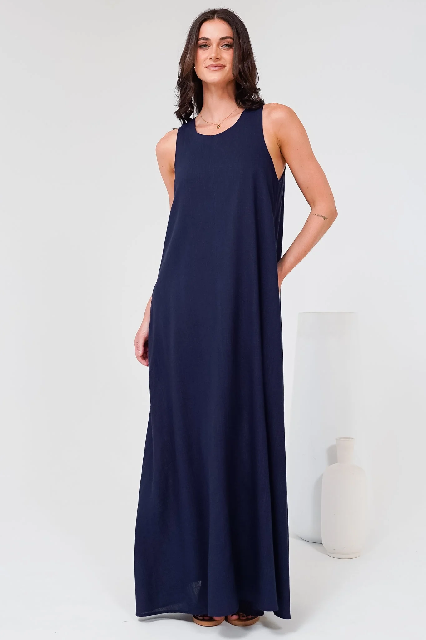 Tineshe Maxi Dress - Crew Neck Streamlined Sleeveless Dress with Pockets in Navy - Image 3
