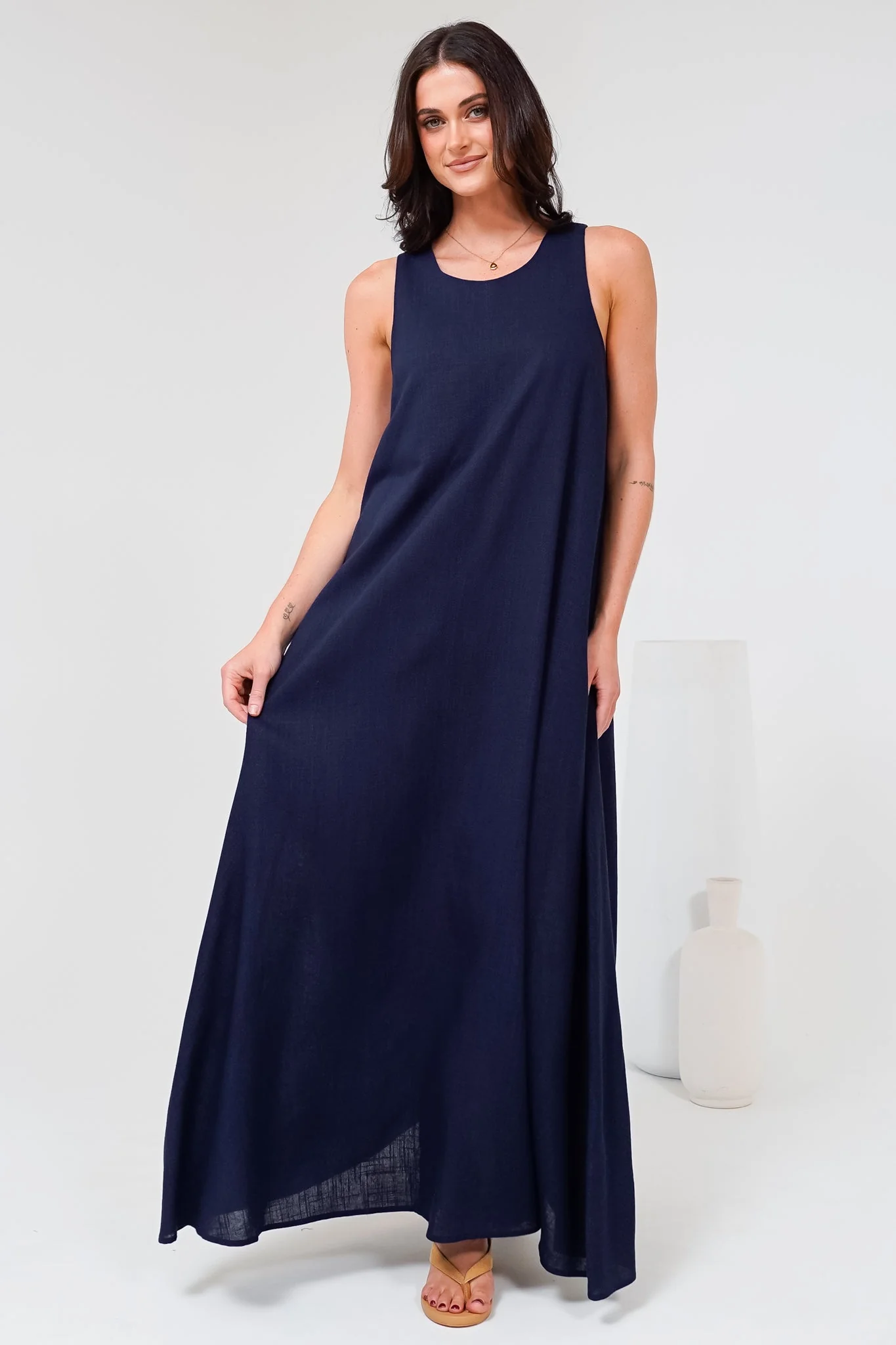 Tineshe Maxi Dress - Crew Neck Streamlined Sleeveless Dress with Pockets in Navy - Image 4