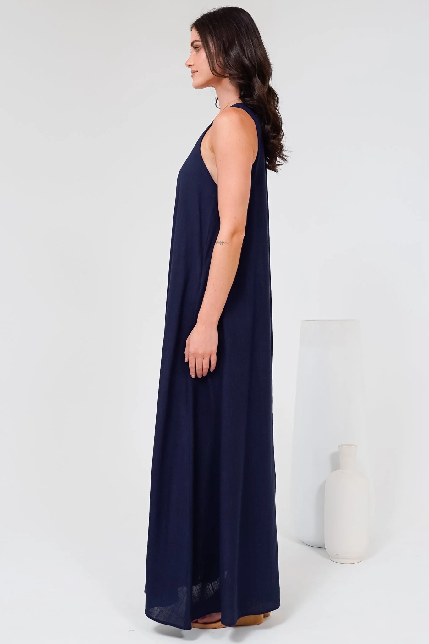 Tineshe Maxi Dress - Crew Neck Streamlined Sleeveless Dress with Pockets in Navy - Image 8