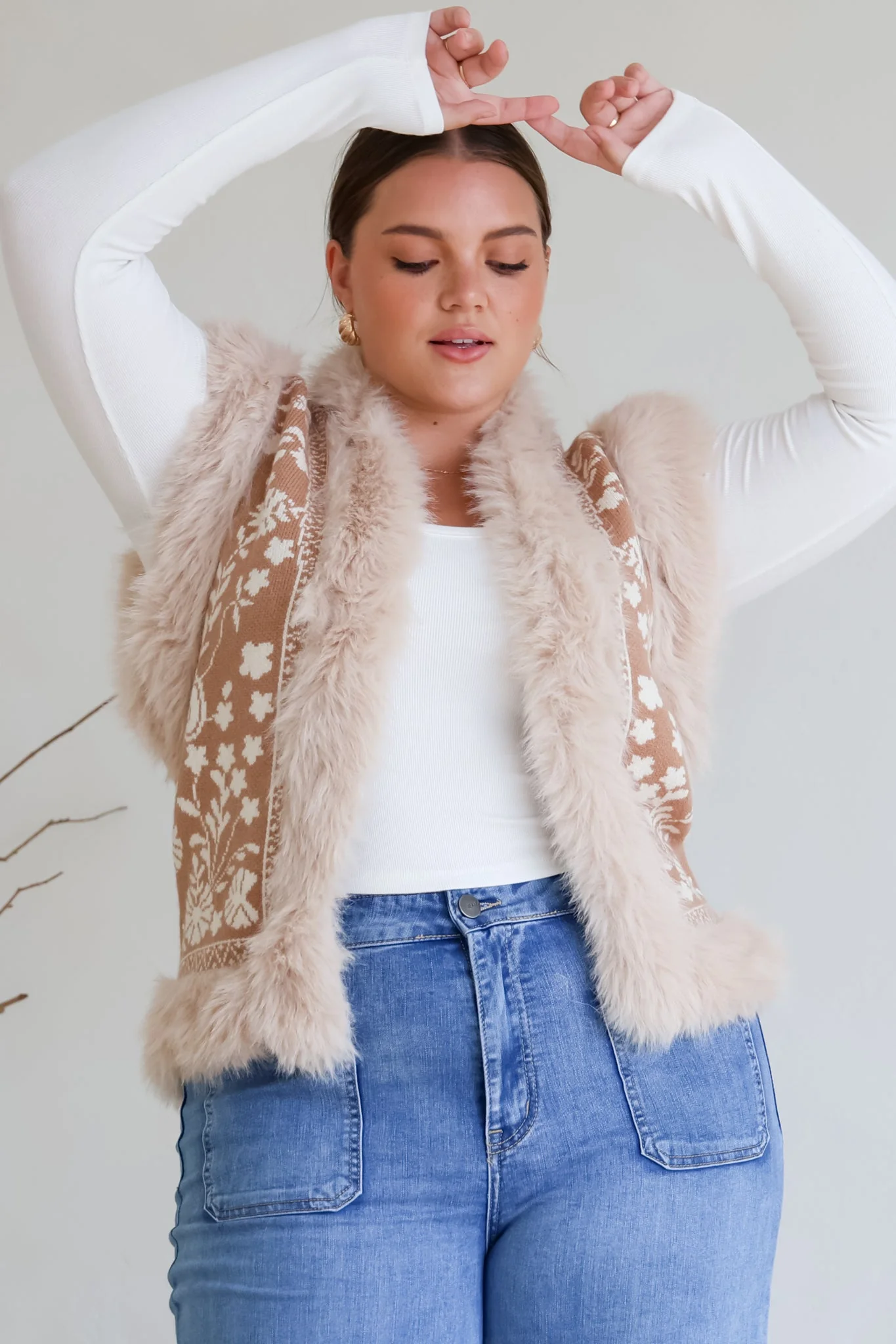 Wolfe Knit Vest - Faux Fur Trim Open Vest in Camel - Image 9